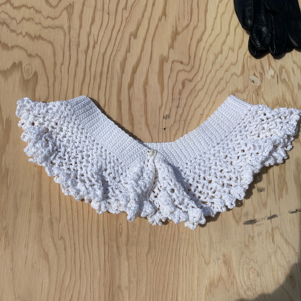 Vintage crochet collar